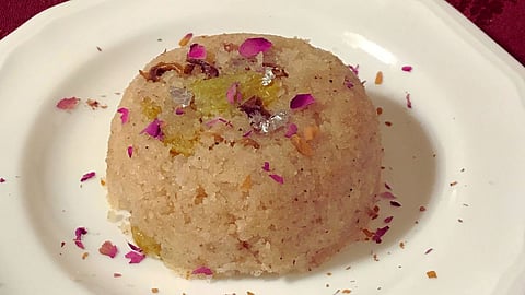 तुमच्या Valentine ला द्या गोड सरप्राईज; घरच्या घरी बनवा टेस्टी गुलकंद शिरा