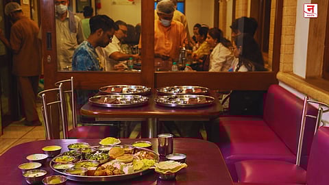 Mumbai : बंदी असूनही रेस्टॉरंट्सकडून सर्व्हिस चार्ज आकारणी सुरूच; मुंबई ग्राहक पंचायतीची रेस्टॉरंट्सवर कडक कारवाईची मागणी