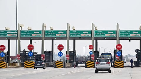 महामार्गावर टोलवसुली होणार कॅशलेस; १ एप्रिलपासून अंमलबजावणीचे संकेत
