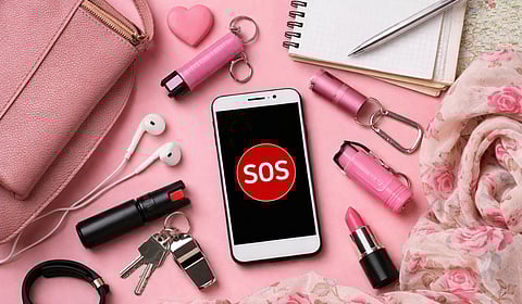 Women’s Day 2026 : महिलांनो, तुमच्या मोबाईलमध्ये इन्स्टॉल करा 'हे' Safety Apps; एकदा लिस्ट पाहाच