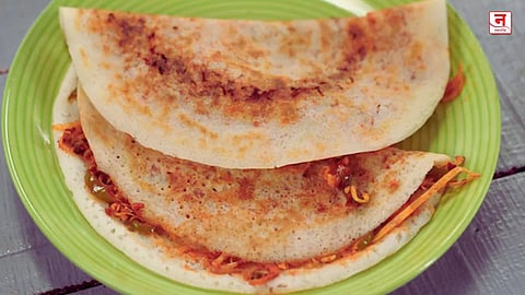 Chinese Dosa Recipe : डोसा तर नेहमीच खातो, पण 'चायनीज डोसा' कधी ट्राय केलाय का? घरच्या घरी बनवा हटके रेसिपी
