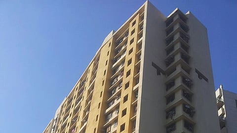 बोगस कागदपत्रांवर मिळालेल्या बांधकाम परवानगीला स्थगिती; ओस्तवाल पॅराडाईज प्रकल्पातील २३ मजली इमारतीवर कारवाई