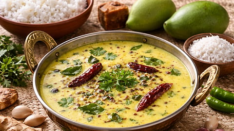 कोकणी स्टाईल कैरीची आंबटगोड कढी; भातासोबत लागते भन्नाट! करून पाहा ही सोपी रेसिपी