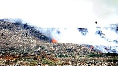 Mumbai : डंपिंग ग्राऊंडच्या विषारी धुरामुळे नागरिकांच्या जीवाशी खेळ; वसई-विरारमधील नागरिक संतापले