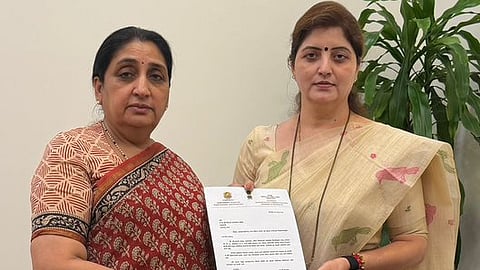 रुपाली चाकणकरांचा राजीनामा; अशोक खरात प्रकरण भोवले