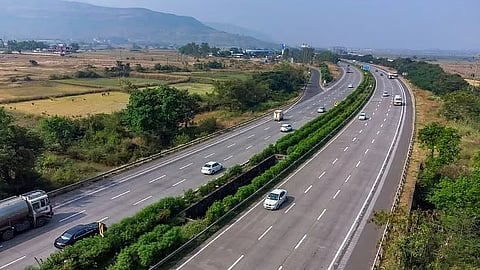 रस्ते जोडणीत २९७ कोटींचा अनावश्यक खर्च; कॅगच्या अहवालातून धक्कादायक माहिती