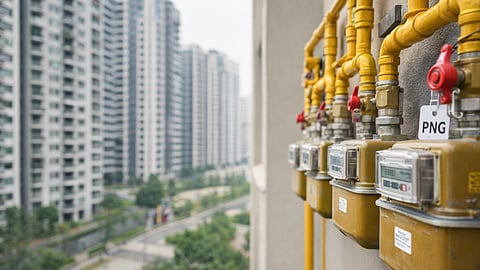 इमारतींना ओसी देण्यापूर्वी PNG जोडणी अनिवार्य करा - छगन भुजबळ