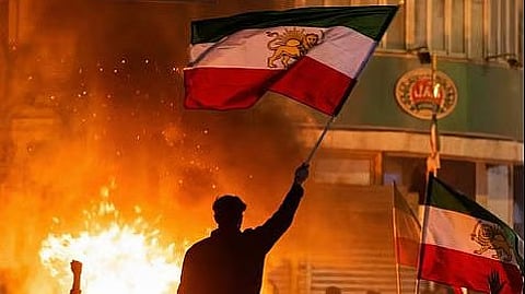 Iran vs US-Israel War : इराणमध्ये सैन्य उतरवल्यास ‘आगीत होरपळून’ निघाल; इराणचा अमेरिकेला इशारा