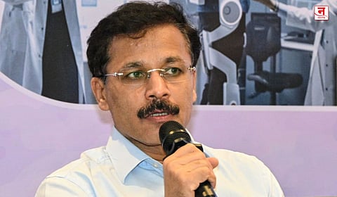 आदर्शवत अधिकाऱ्यांना शिक्षा आणि उपेक्षा