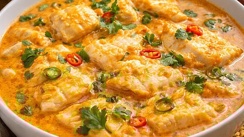 रेस्टॉरंटसारखी थाई फिश करी आता बनवा घरी; पाहुण्यांसाठी परफेक्ट डिश