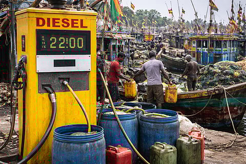 मच्छिमारीवरील डिझेल दरवाढ कायम; प्रति लिटर २२ रुपयांची वाढ, केंद्राकडून दिलासा नाही
