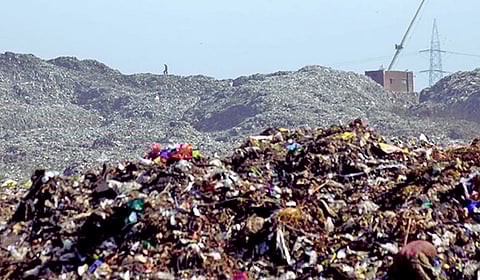 Mumbai : मुलुंड डम्पिंग ग्राऊंडला युद्धाचा फटका; डिझेलच्या कमतरतेमुळे कचऱ्यावरील प्रक्रिया मंदावली