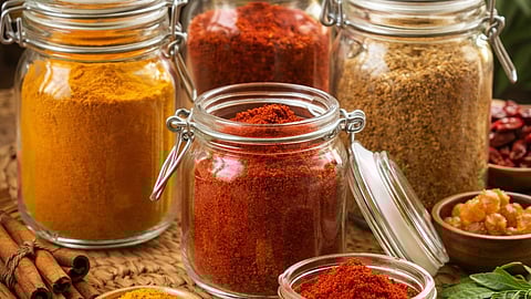 Kitchen Tips : मसाले लवकर खराब होतात? 'या' सोप्या टिप्स वापरा; वर्षभर राहतील फ्रेश