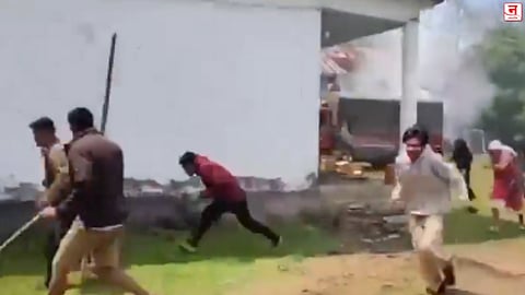 मणिपूर पुन्हा पेटले; बॉम्बहल्ल्यात दोन बालकांचा मृत्यू, सीआरपीएफ गोळीबारात २ ठार; चार जिल्ह्यांमध्ये संचारबंदी