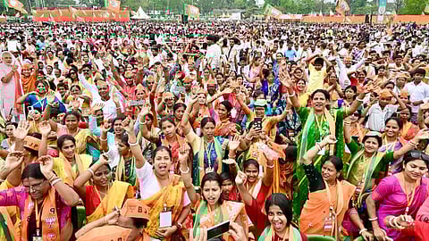 चला, आपण सगळे एकत्रितपणे स्त्री-शक्तीला सक्षम करुया!