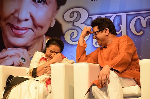 "आशाताई - दि लास्ट एम्परर"; ज्येष्ठ गायिका आशा भोसले यांच्या निधनानंतर राज ठाकरेंची भावनिक पोस्ट