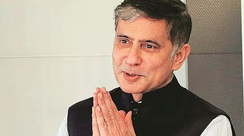 प्रशासकीय सेवेतील ‘भूषणा’वह गगनभरारी!