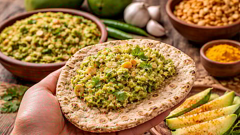 लोणचं विसरा! झणझणीत कैरीचा ठेचा खाल तर दोन घास जास्तच जातील