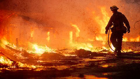 Mumbai : मालाडमधील स्टुडिओला आग; चित्रीकरणाचे साहित्य खाक