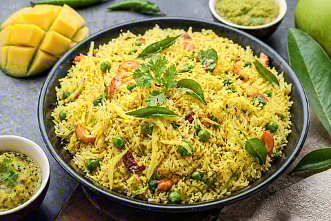 उन्हाळ्यातील खास डिश! आंबट-तिखट कैरी राईस; एकदा खाऊन बघाच