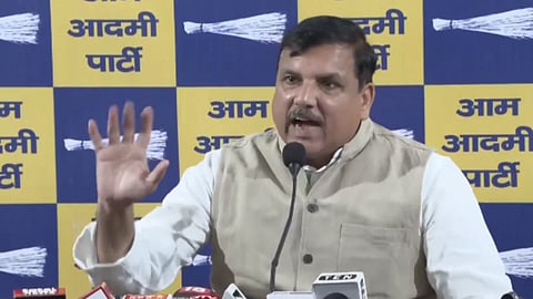 फुटिरांची खासदारकी रद्द करण्याचे 'आप'च्या नेत्यांचे प्रयत्न