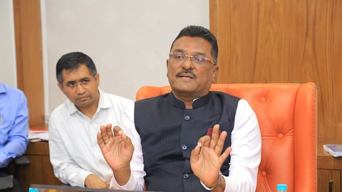 सरकारची रिक्षा-टॅक्सीचालकांना मुदत देण्याची तयारी; परिवहन अधिकाऱ्यांसोबत आज बैठक - सरनाईक