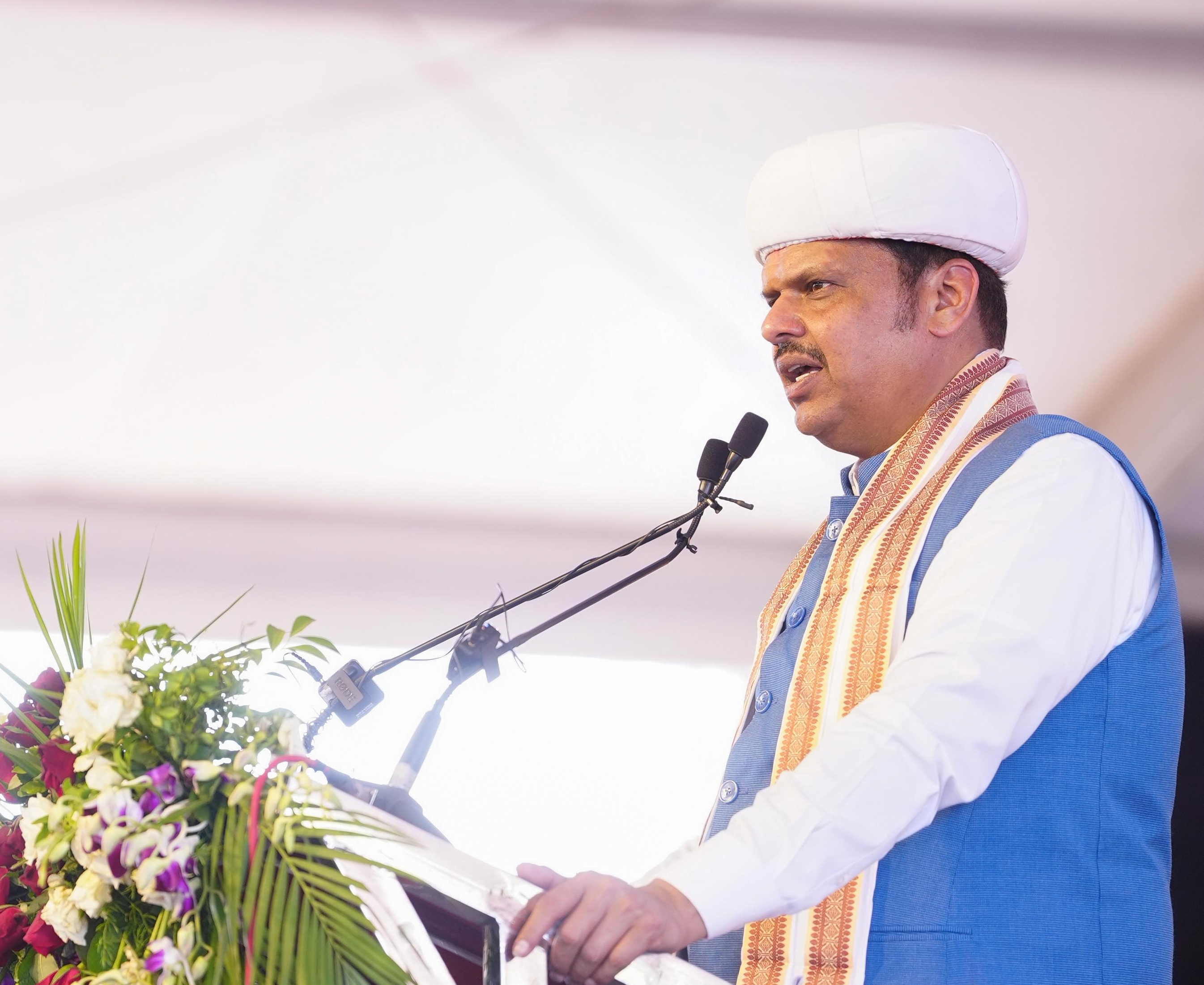 पानसरेंच्या पुस्तकावरचा वाद असंवेदनशील - मुख्यमंत्री देवेंद्र फडणवीस