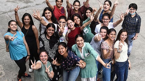 HSC Result 2026 : बारावीच्या निकालात कोकण विभाग अव्वल; निकालात मुलींची बाजी, राज्याच्या टक्केवारीत घसरण