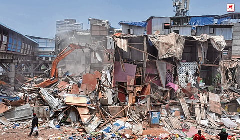 Mumbai : गरीबनगरवर बुलडोझर! वांद्रे पूर्व येथे रेल्वेची मोठी कारवाई; पाच दिवस चालणार मोहीम, ४०० अनधिकृत बांधकामे हटवणार
