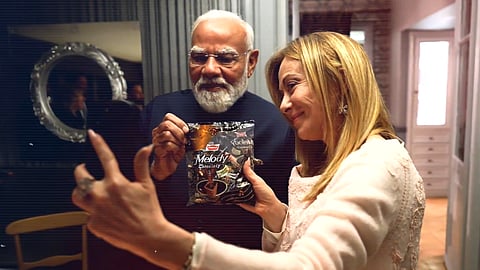 कुणाच्या तोंडी, कुणाचे गोडवे... 'मेलोडी'ची क्रेझ अन् पारलेला भाव...गुंतवणूकदारांनी केली खरेदी चूक, शेअरला बाजारात लागले अप्पर सर्किट