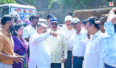 Mumbai : नालेसफाईच्या कामात तीन तेरा; मिठी नदीतील गाळ उपसा करण्यात अपुरी यंत्रणा, सत्ताधारी पक्षाच्या पाहणी दौऱ्यात पोलखोल