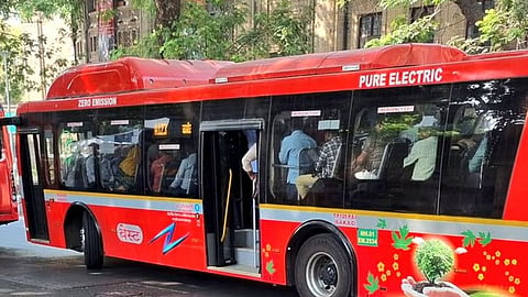 Mumbai : वाहतूककोंडीमुळे दादरचे बसमार्ग बदलले