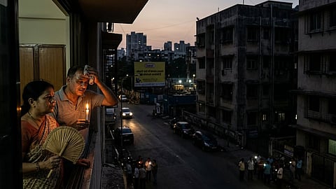 मुंबईतला विजेचा लपंडाव थांबणार कधी? गिरगाव, दादर, सायनमध्ये वीजपुरवठा खंडितच्या घटना, बेस्ट समितीच्या बैठकीत सदस्यांचा संताप