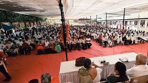 Mumbai : असंघटित कामगारांचे ठिय्या आंदोलन; आझाद मैदानात सलग दुसऱ्या दिवशीही कामगार आक्रमक