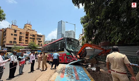 Mumbai : दुसरी लाईफलाइन ठरतेय ‘काळ’...वर्षभरात ‘बेस्ट’च्या धडकेत ३२ जणांचा मृत्यू