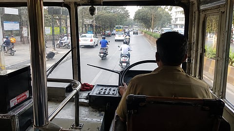 Mumbai : ब्रेक, स्टेअरिंग नीट हाताळा! दुचाकीस्वारांना क्रॉस करू नका! सुमारे ७ हजारांहून अधिक चालकांचे 'बेस्ट काऊन्सलिंग'