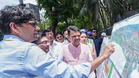कोस्टल रोड अडीच वर्षांत पूर्ण होणार; मुख्यमंत्र्यांकडून पाहणी