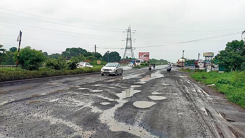 Mumbai : खड्ड्यांची तक्रार आता एका क्लिकवर; नागरिकांसाठी BMC ची नवी सुविधा