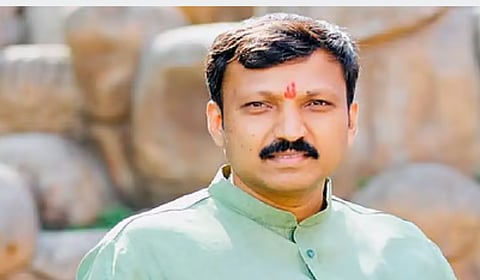 ओमराजेंचा यू टर्न? ५ जणांची खासदारकी धोक्यात