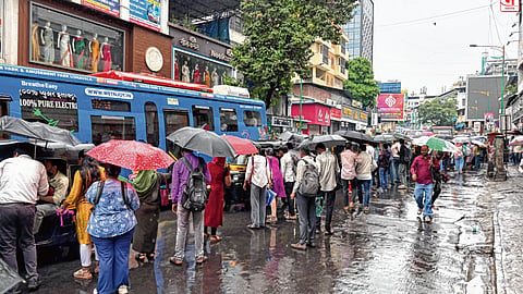 ठाण्याला दुसऱ्या दिवशी संततधारेने झोडपले; २४ तासांत ६३.७ मिमि पाऊस, उकाड्यापासून दिलासा