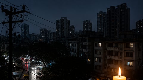 Thane : वीजपुरवठा सातत्याने खंडित, ठाणेकरांचा ताप वाढला; वीज नसल्याने पाणीपुरवठ्यावरही परिणाम
