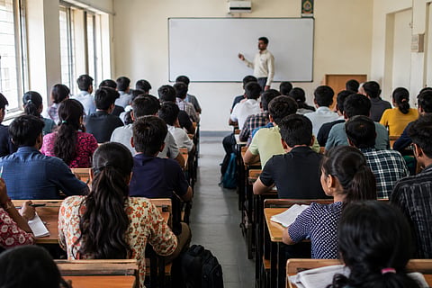 कोचिंग क्लासेसच्या मनमानीला लागणार चाप; अवाजवी शुल्कावर लवकरच नवीन कायदा