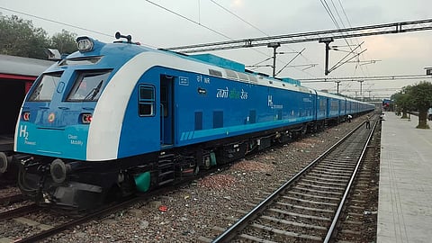 देशातील पहिली हायड्रोजन ट्रेन सज्ज; स्वस्तात होणार प्रवास