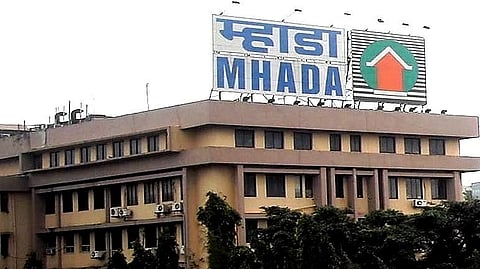 Thane : म्हाडाच्या धोकादायक इमारतींच्या स्वयंपुनर्विकासाचा मार्ग मोकळा; रहिवाशांची आक्रमक भूमिका, विकासकाला अटक