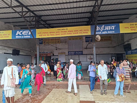 जव्हारमध्ये ST सेवा विस्कळीत; नादुरुस्त बसमुळे प्रवाशांचे हाल, तातडीच्या उपाययोजनांची मागणी
