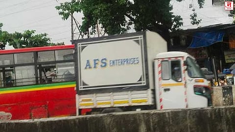 BEST Bus Accident : अपघातांची मालिका सुरूच! मानखुर्दमध्ये बसची डिव्हायडरला धडक, वाहतुकीवर परिणाम; एकाचा मृत्यू, Video