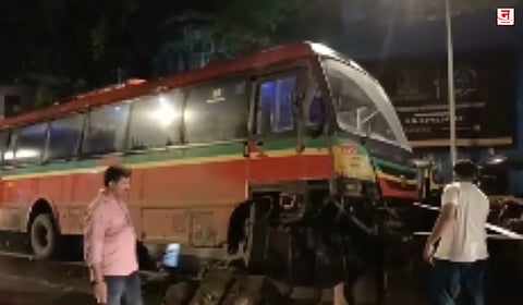 Mumbai : बोरिवलीत बेस्ट बस दुभाजकावर धडकली; मोठा अनर्थ टळला, जीवितहानी नाही