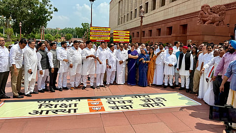 मोदी सरकारवर दबाव; दिल्ली लाठीमार प्रश्नावरून संसदेत गदारोळ, न्यायालयाने फटकारले