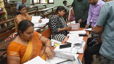 शिक्षकांना SIR कामातून कार्यमुक्त करा; शिक्षक संघटना पुन्हा आक्रमक