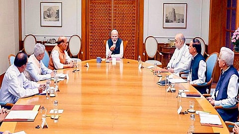 जागतिक संघर्षाच्या पार्श्वभूमीवर मोदींच्या अध्यक्षतेखाली 'सीसीएस'ची बैठक; पुरवठा साखळीवरील संकटावर मंथन